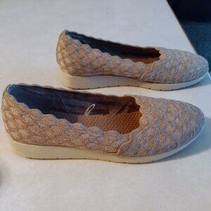 Skechers 8.5 Taupe Low Wedge Slip Ons